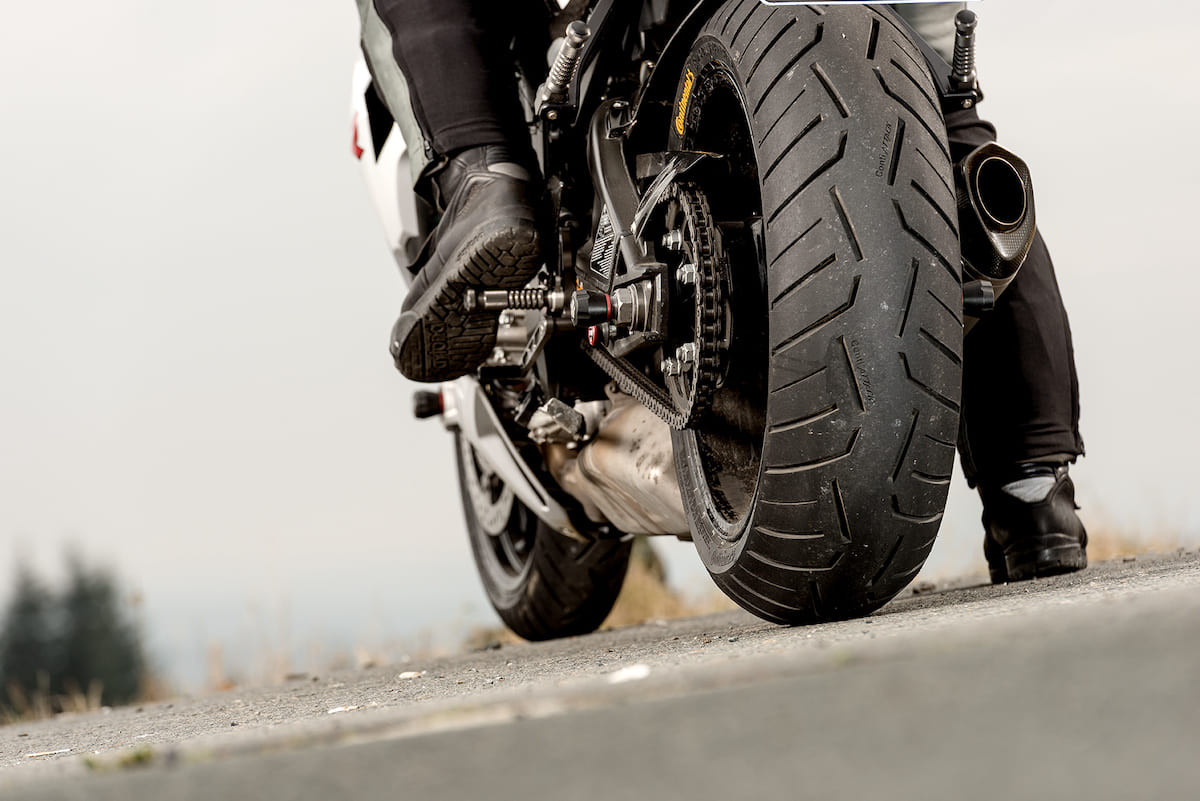 Códigos de velocidad e índices de carga de los neumáticos de una moto Códigos de velocidad e índices de carga de los neumáticos de una moto