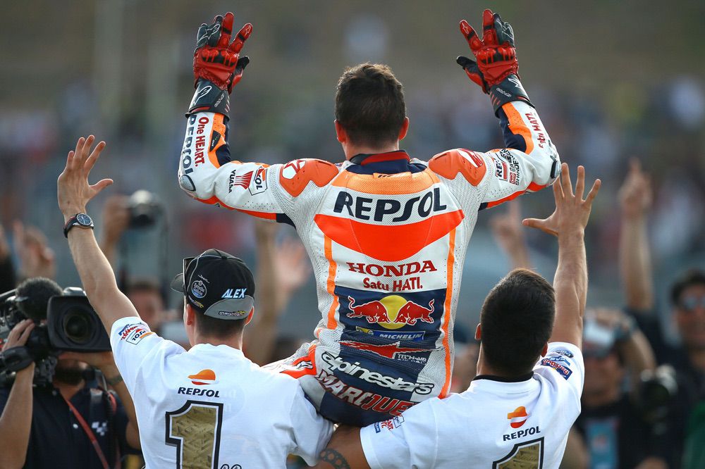 Marc Marquez celebra su tercer título de MotoGP