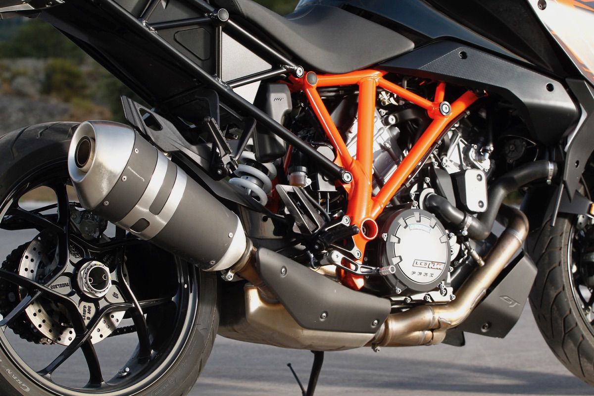 moto ktm 1290 Super Duke GT motor