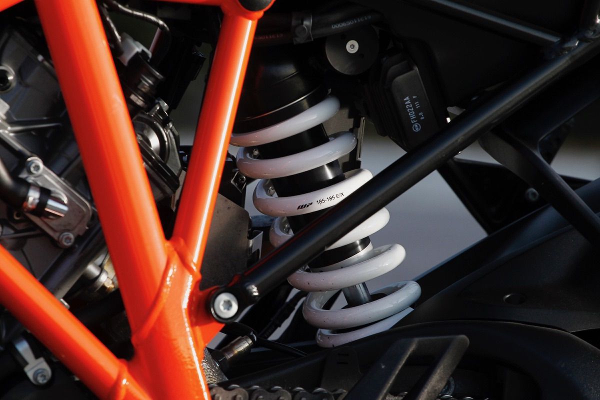 moto ktm 1290 Super Duke GT suspensiones