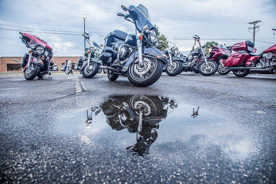 Moto y lluvia