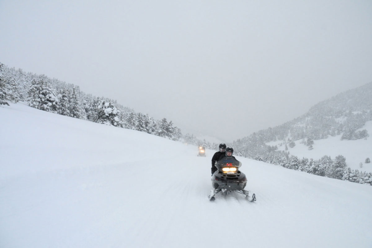 excursiones en moto de nieve