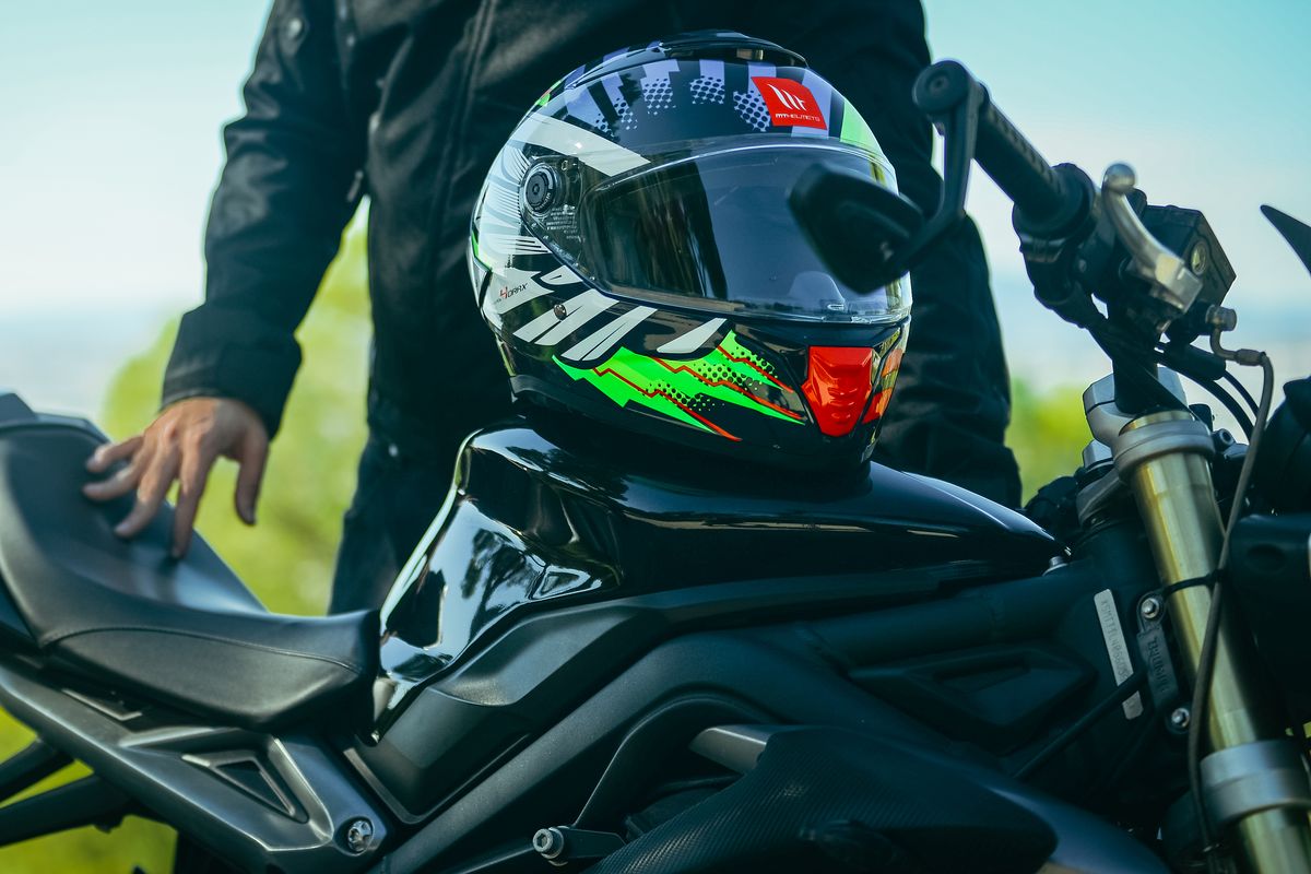 MT Helmets lanza Thunder 4 SV, un nuevo casco born in Spain