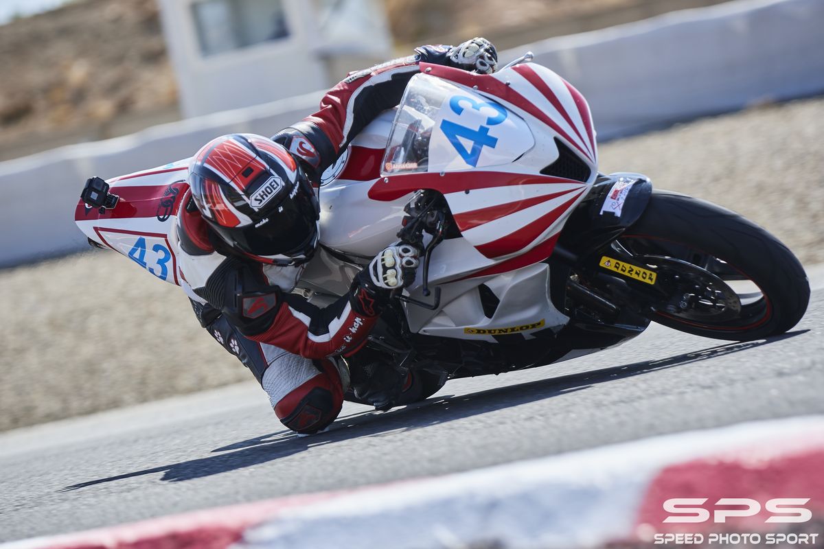 Mujeres en moto: pasión y fuerza
