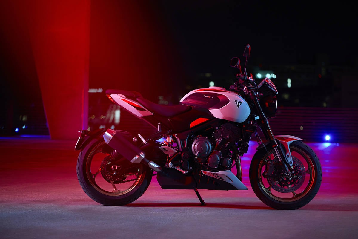 Nueva Triumph Trident 800: la naked cañón con 115 CV por 10.395 euros Nueva Triumph Trident 800: la naked cañón con 115 CV por 10.395 euros