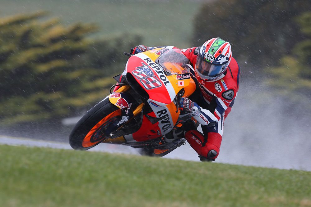 Nicky Hayden lucha con la lluvia de Phillip Island