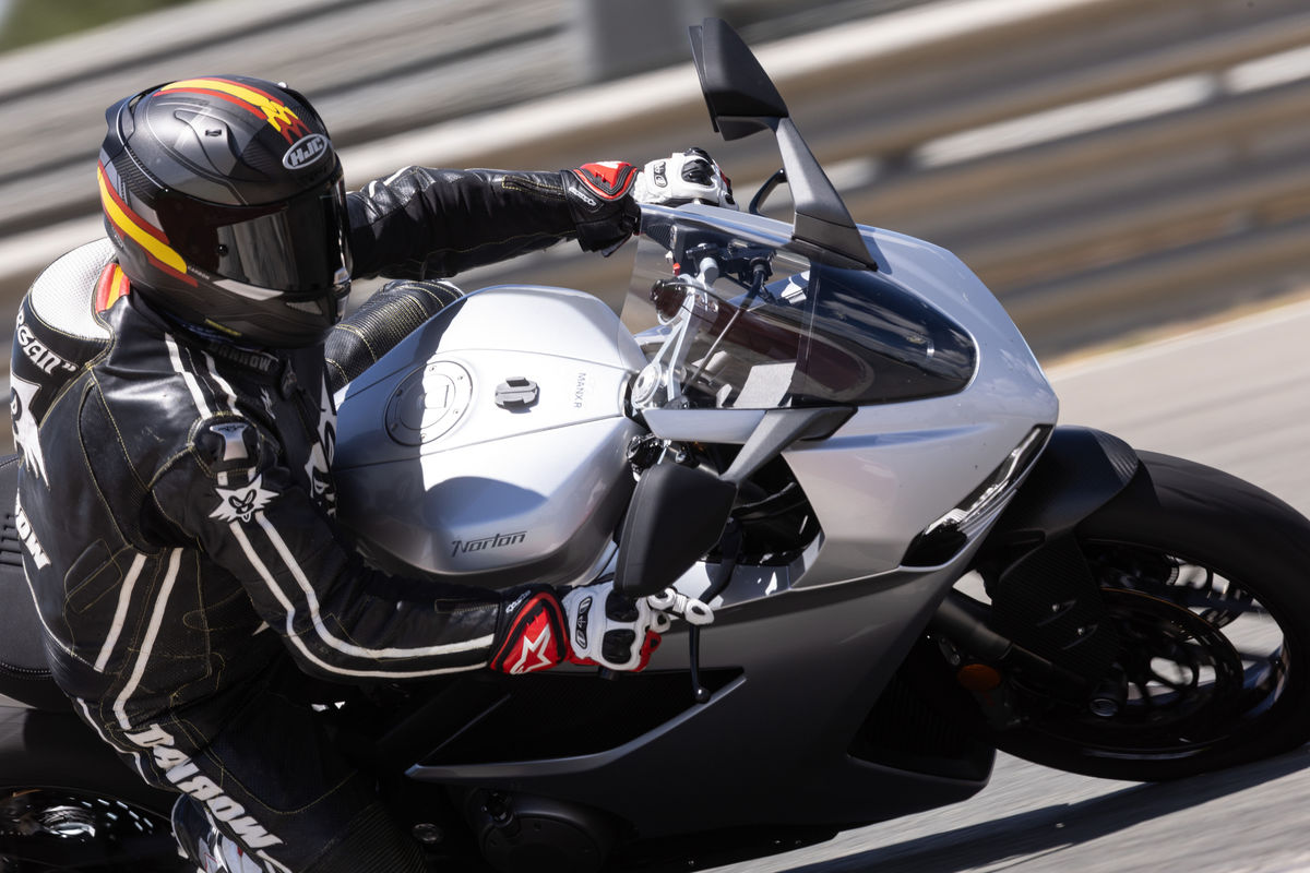 ¡Probamos la Norton Manx R! Una 1200 V4 con 209 CV por 43.750 euros