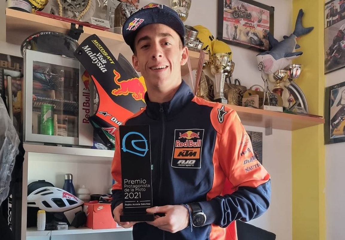 Pedro Acosta recibe el Premio Protagonista de la Moto 2021