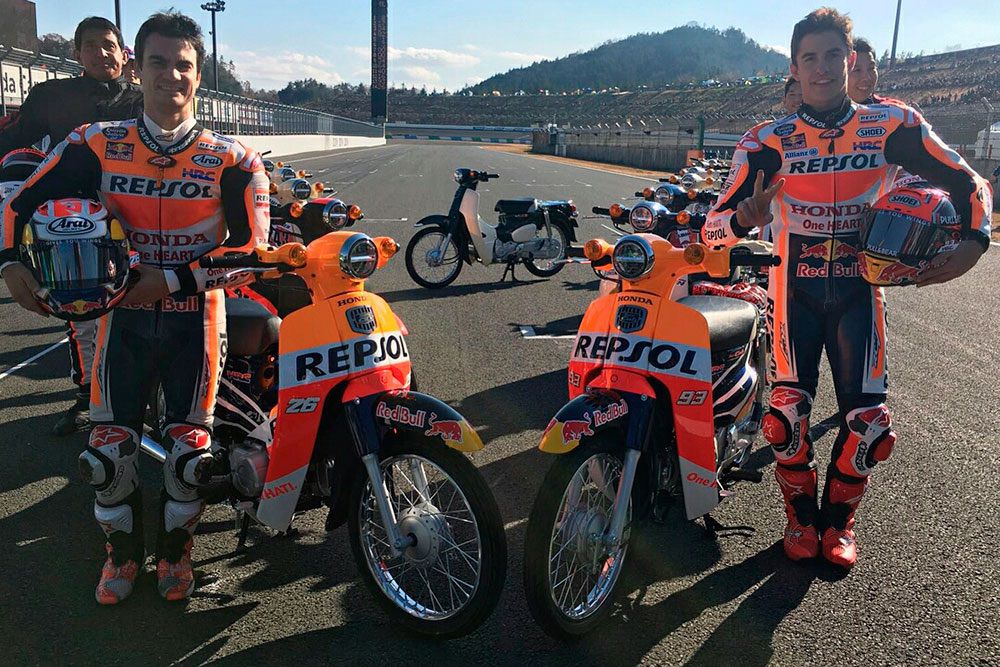 Marquez y Pedrosa Honda Super Cub Marquez y Pedrosa Honda Super Cub