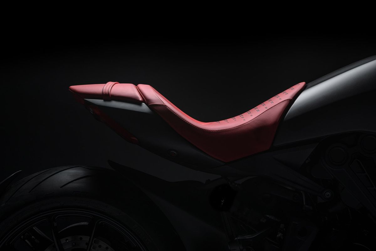 Nueva Ducati XDiavel Nera: naked más bestia