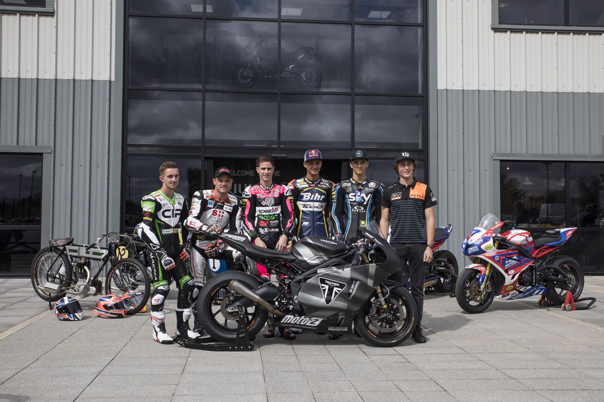 Algunos pilotos del Mundial visitaron la fábrica de Triumph en Hinckley Algunos pilotos del Mundial visitaron la fábrica de Triumph en Hinckley