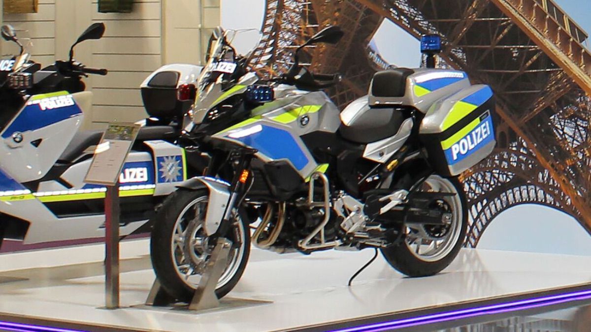 Nuevas BMW para la policía: F 900 XR y scooter eléctrico