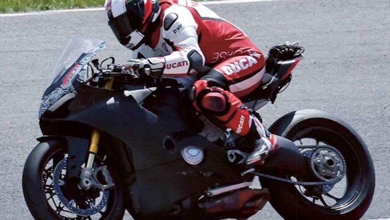 Posible Ducati V4
