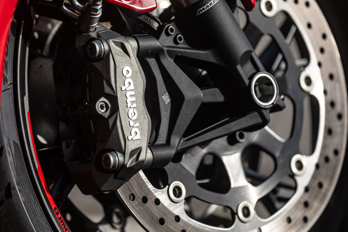 QJ Motor SRK 800 y RR a prueba: cuatro cilindros asequibles y bien dotadas