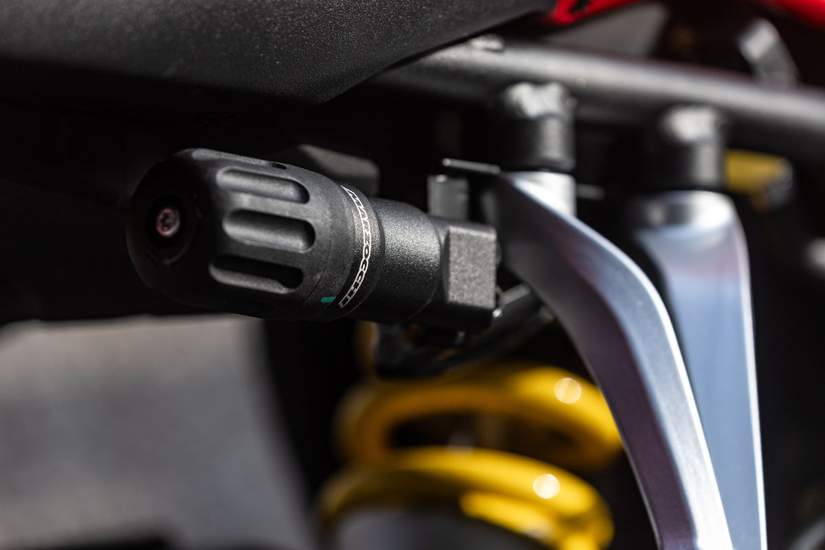 QJ Motor SRK 800 y RR a prueba: cuatro cilindros asequibles y bien dotadas