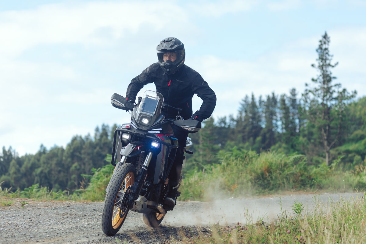 Prueba QJMotor SRT 450RX: trail A2 muy equipada por 5299 euros