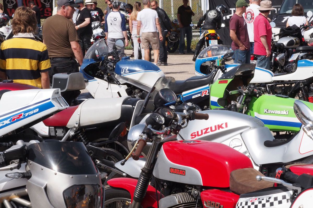 El Racer Explosion son rodadas para aficionados a las motos deportivas clásicas en Madrid