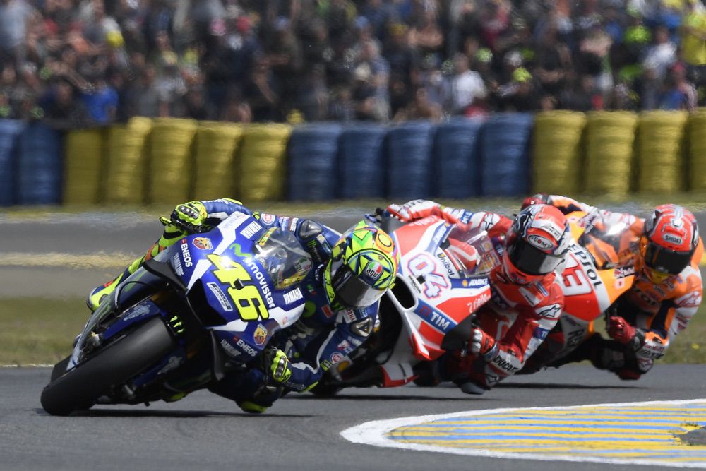 Valentino Rossi supera a Dovizioso y Marquez en el GP de Francia Valentino Rossi supera a Dovizioso y Marquez en el GP de Francia