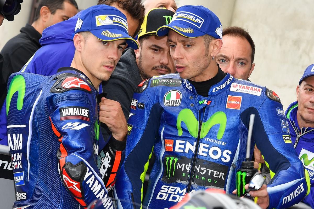 Viñales y Rossi en el parque cerrado