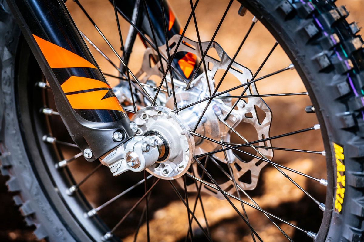 Eje de la rueda delantera de la moto