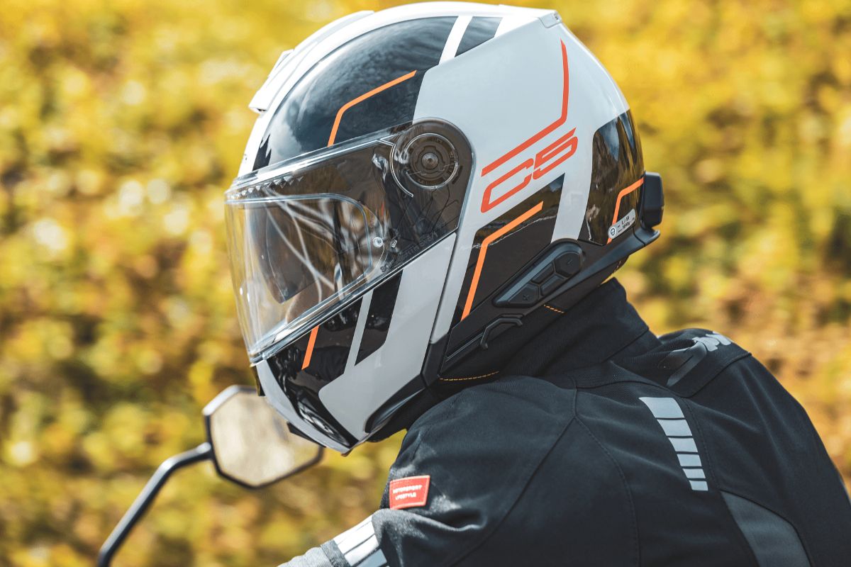 Mejores cascos de moto para la lluvia y el frío que puedes estrenar en  otoño-invierno