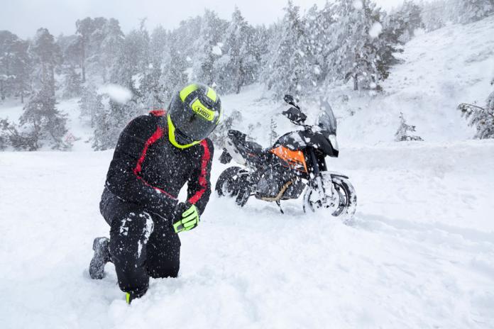Informe: Equipamiento y conducción de moto en invierno | Moto1Pro