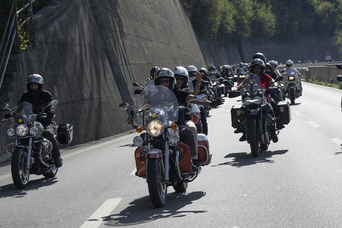 60.000 aficionados toman Mandello para estrenar la nueva era de Moto Guzzi