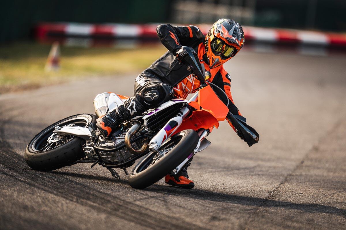 Supermoto KTM 450 SMR 2024: Agárrate los machos