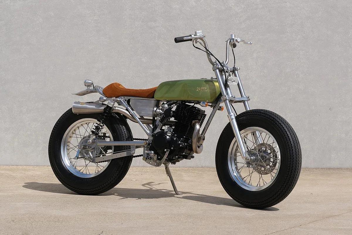 La SYM Wolf 125 que acabó convertida en una 280 con ruedas gigantes