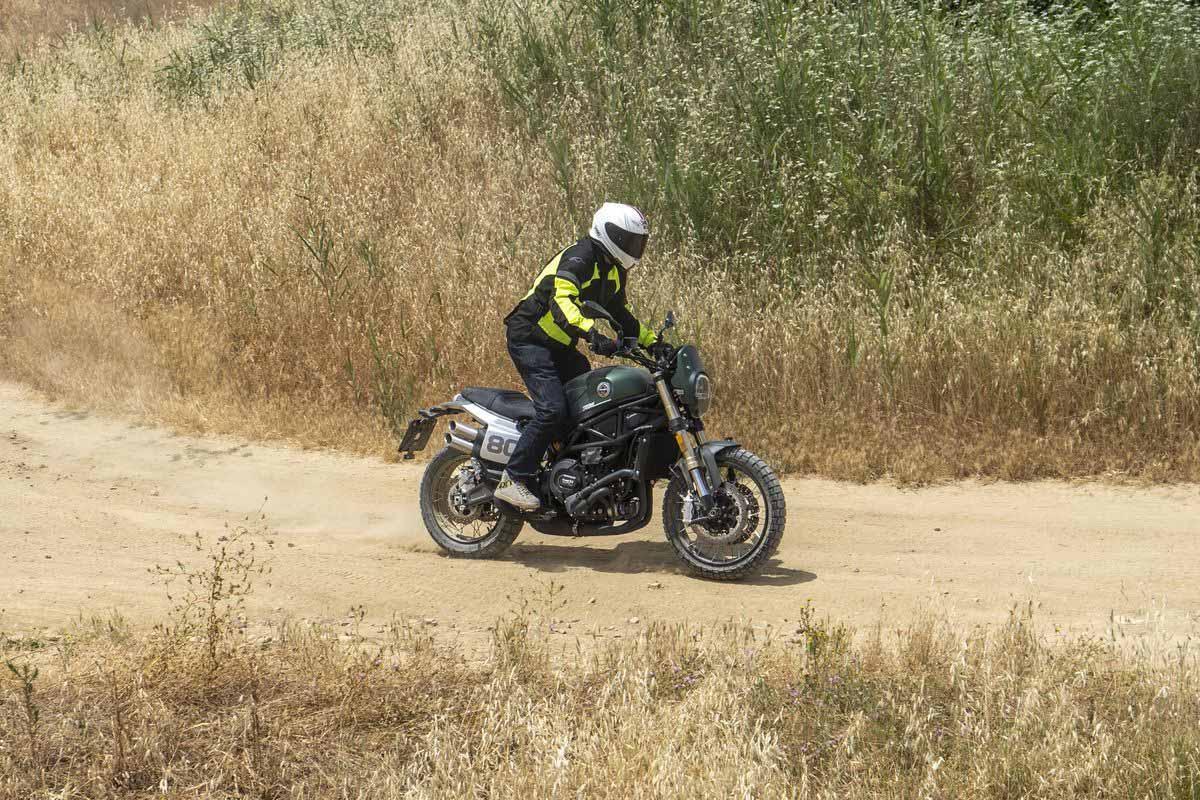 Cursos de conducción off-road de la mano de Benelli