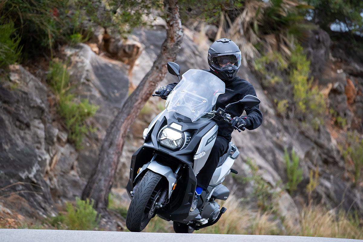 Prueba Rieju X-Over 357: 30 CV, mucho equipamiento y ¡menos de 5000 euros!