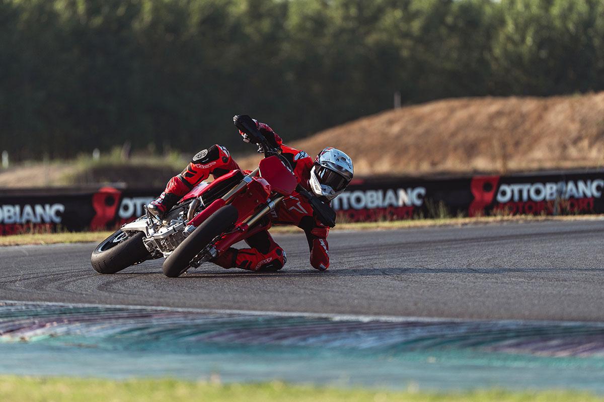 Ducati Desmo450 SM, la Desmo450 MX se pasa al Supermotard
