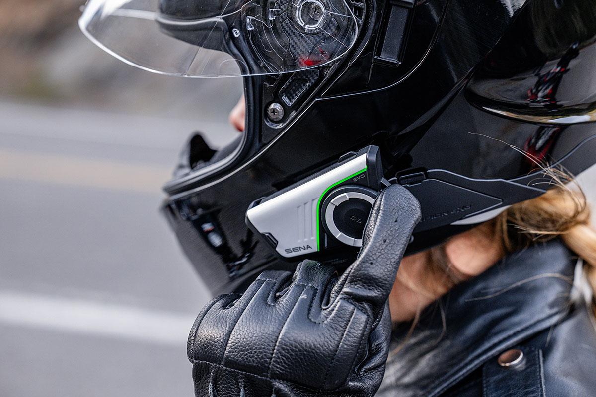 SENA rompe moldes con la primera garantía de por vida para intercomunicadores de moto