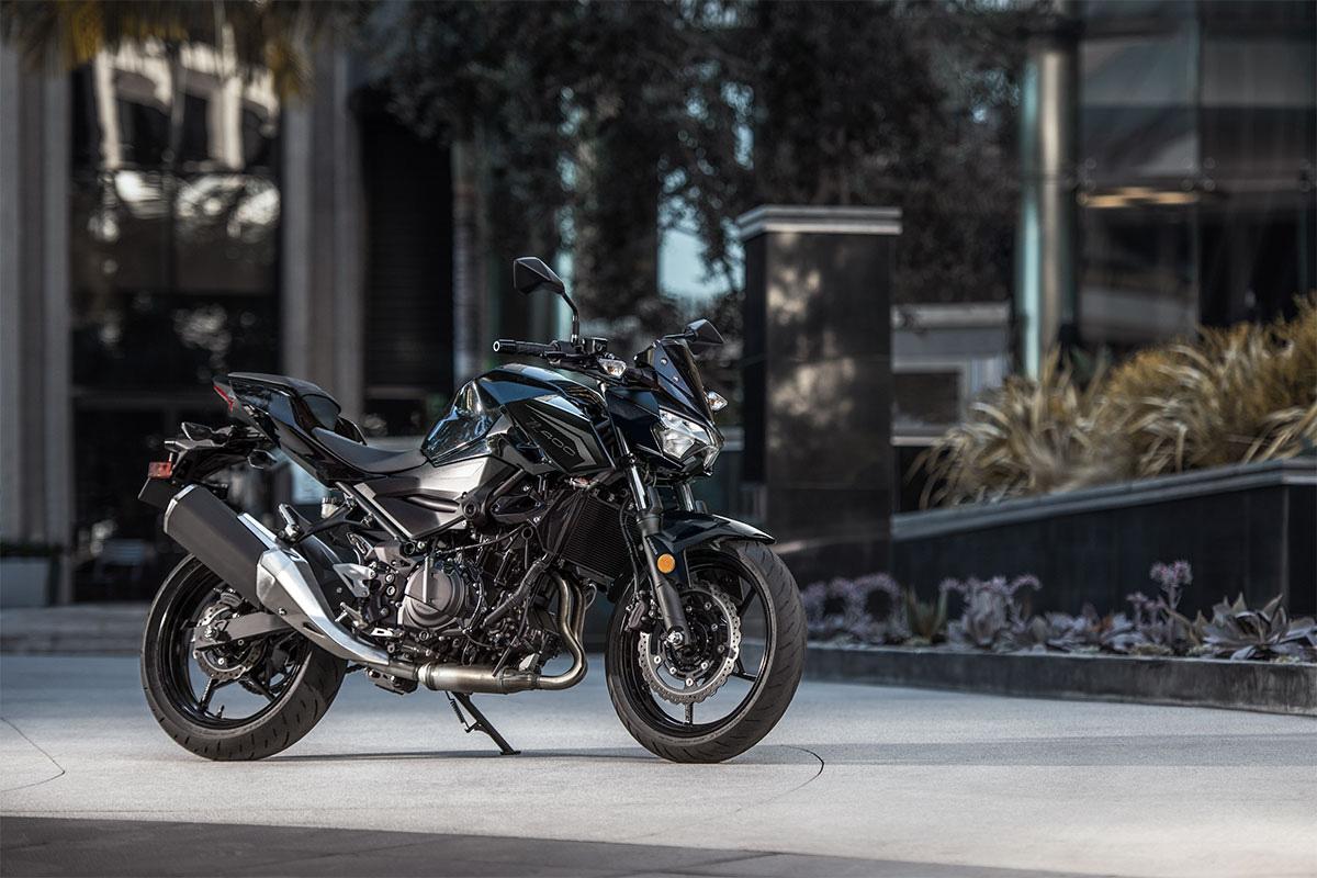 Kawasaki Z400 2027: la naked del A2 vuelve al negro