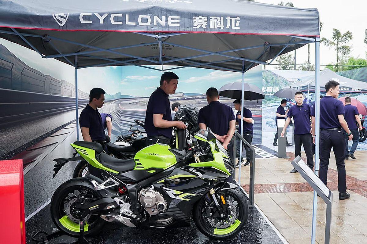 Cyclone RC 700, tetracilíndrica china de 95 CV  