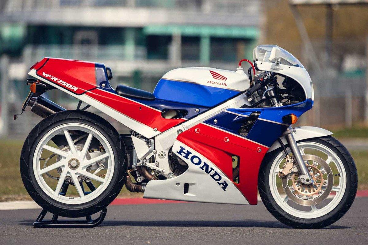 Moto de ensueño: Honda RC30 1990 sin arrancar 77.000 euros