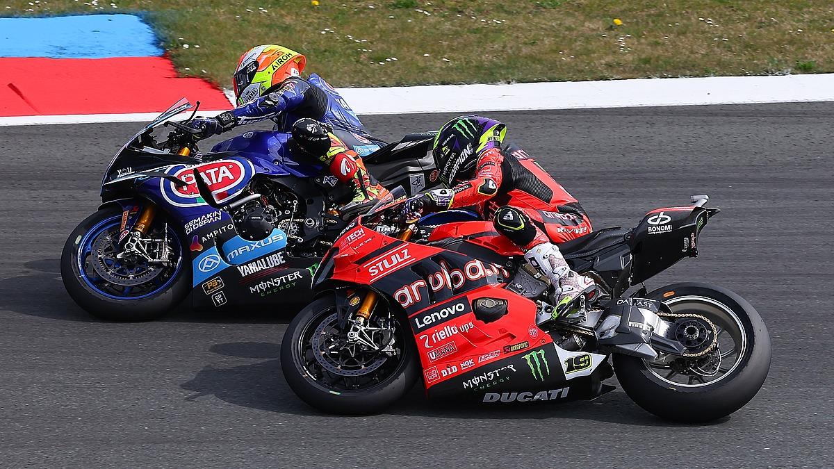 Mundial de SBK Assen (Holanda): la Ducati de Bulega ¡se paró!