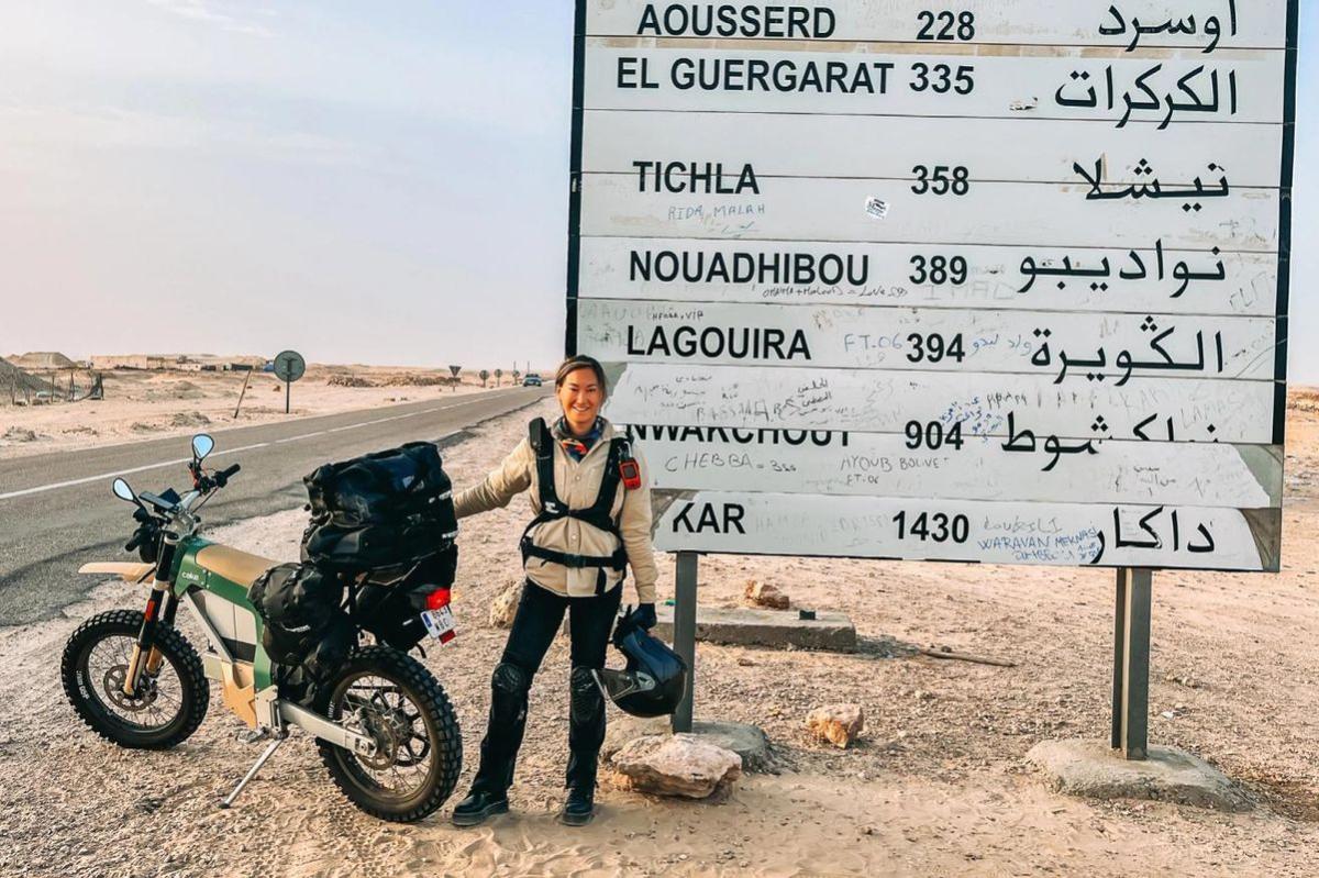 Una mujer cruza África en una moto eléctrica