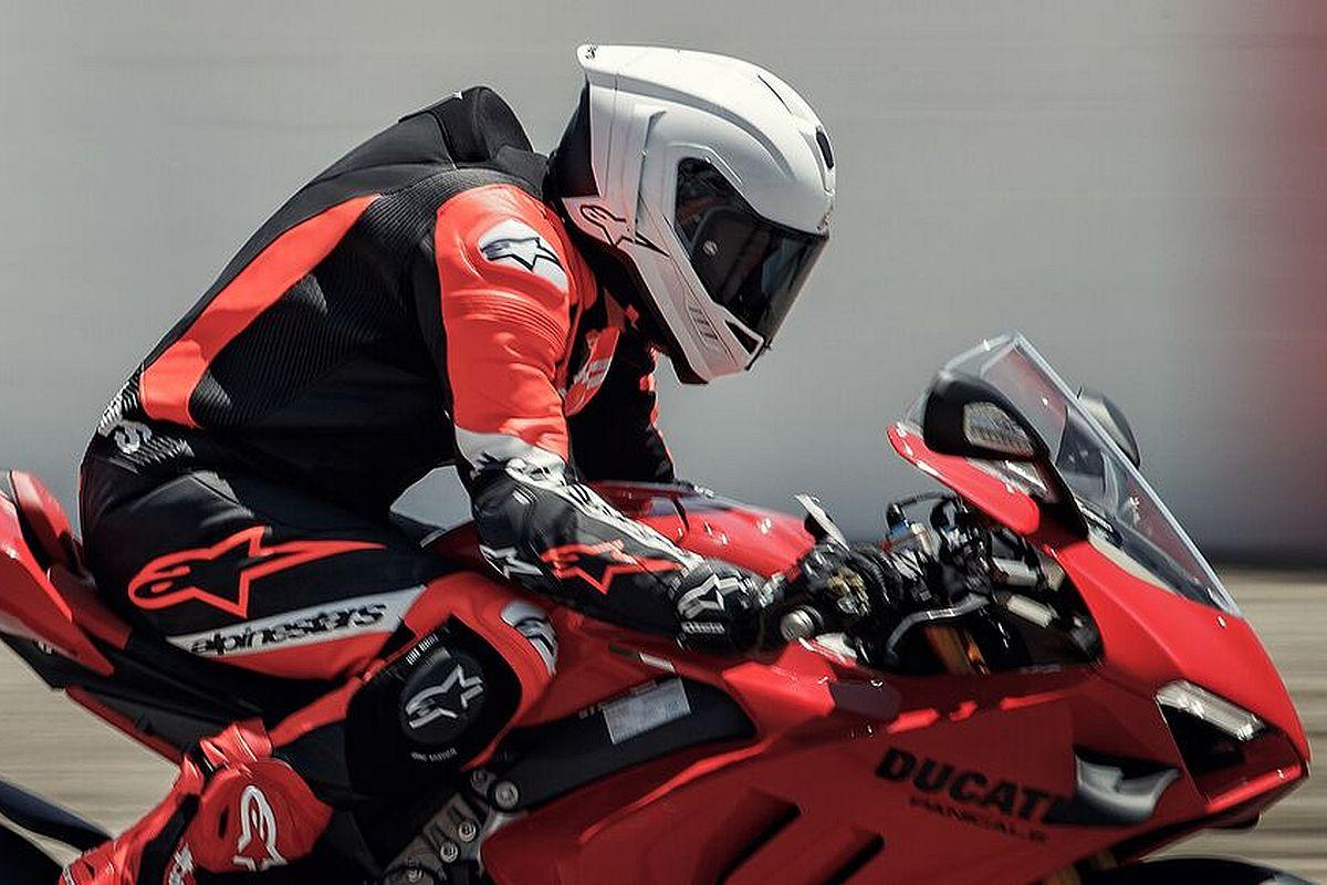 Casco Alpinestars Supertech R10: ¡a tu alcance!
