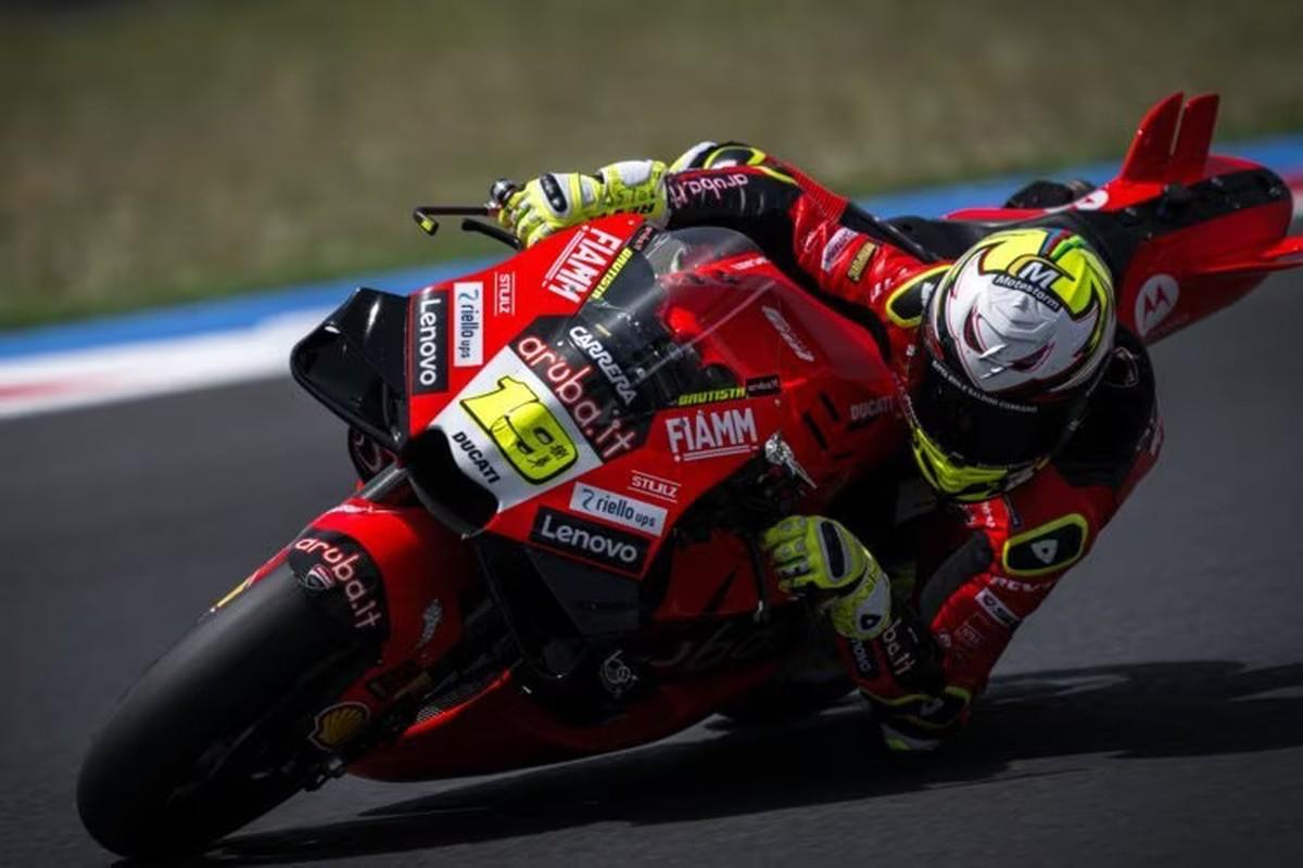 Alvaro Bautista prueba la Ducati de MotoGP y vuela