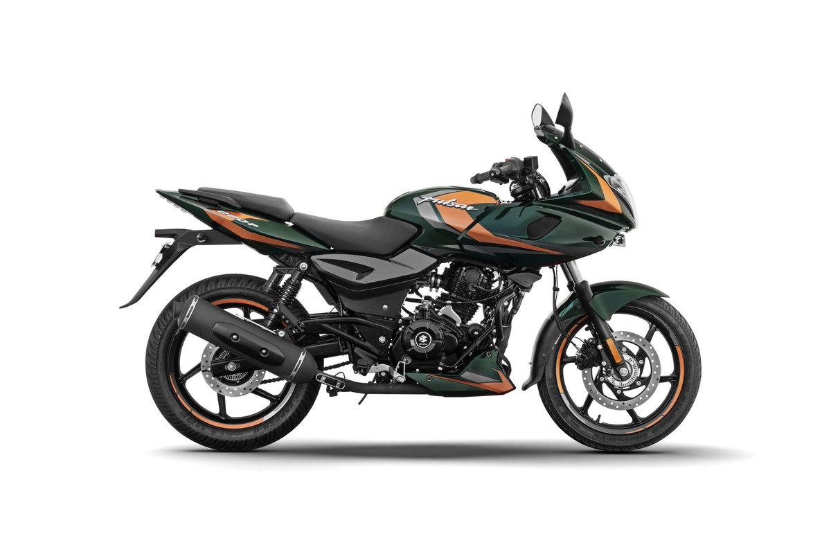 Bajaj Pulsar 220F 2026: sencilla y robusta monocilíndrica por 1200 euros
