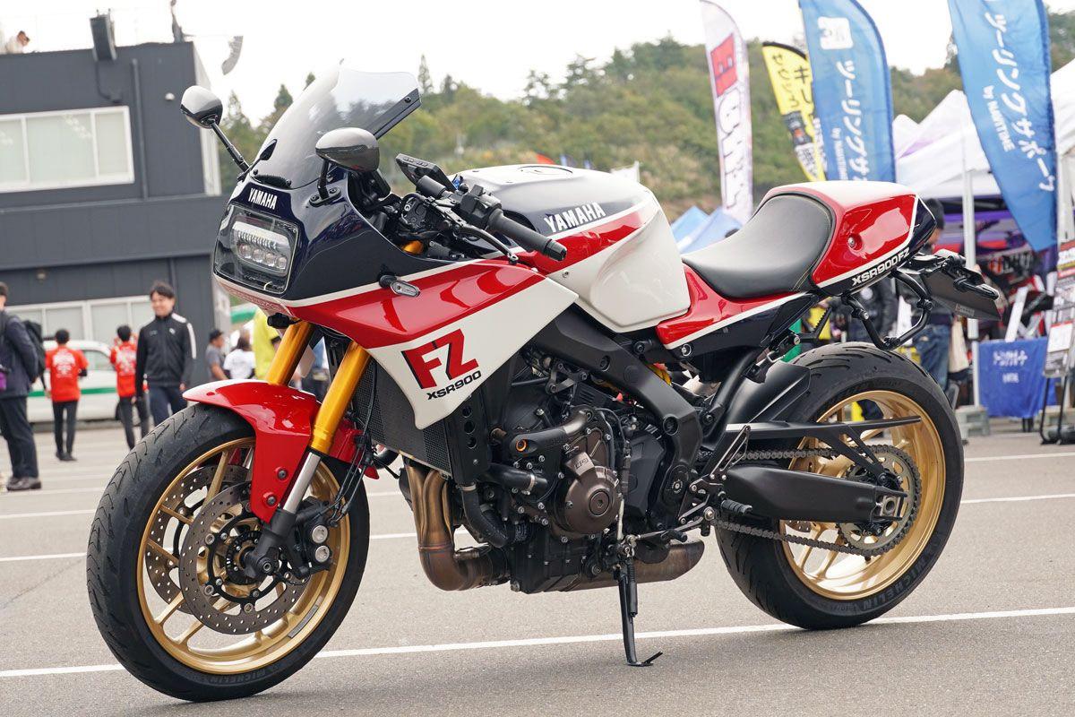 ¡Convierte tu Yamaha XSR900 en una FZ750 Eddie Lawson réplica!