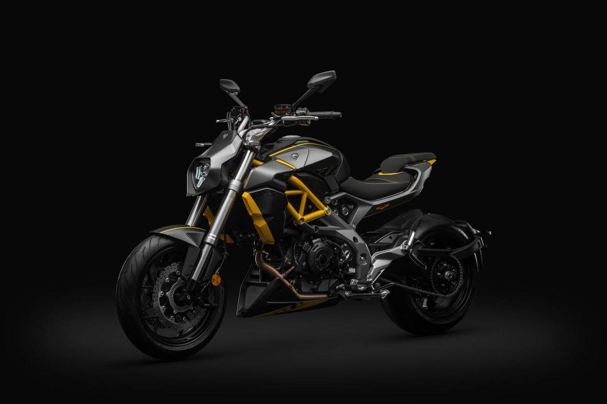 Cyclone RA 1000: musculosa custom china de inspiración Diavel