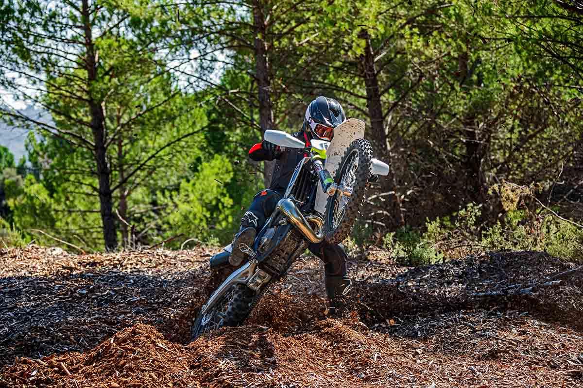 Husqvarna TE 300 2024: Más 2T que nunca 