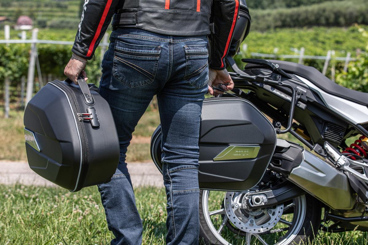 GIVI ofrece tres soluciones para viajar ligero: libertad sin kilos