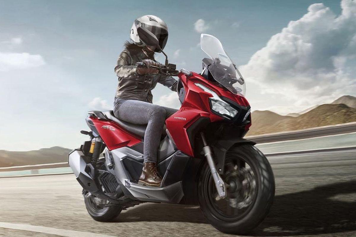 Honda pone al día su scooter ADV160… ¿veremos un 125 aquí?