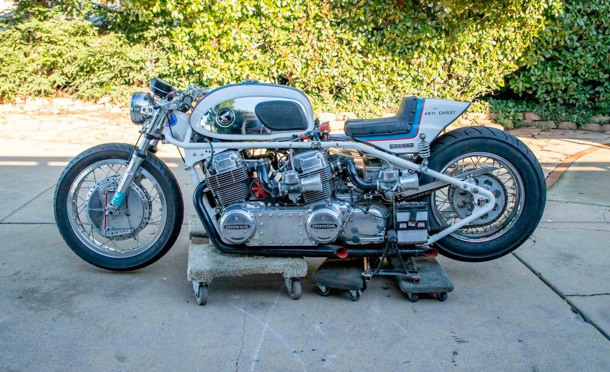 ¿Qué es mejor que un motor Honda CB750? ¡Pues dos!