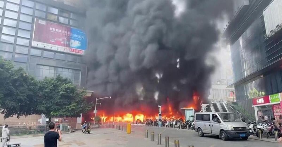 Incendio en un aparcamiento en China: las motos del infierno