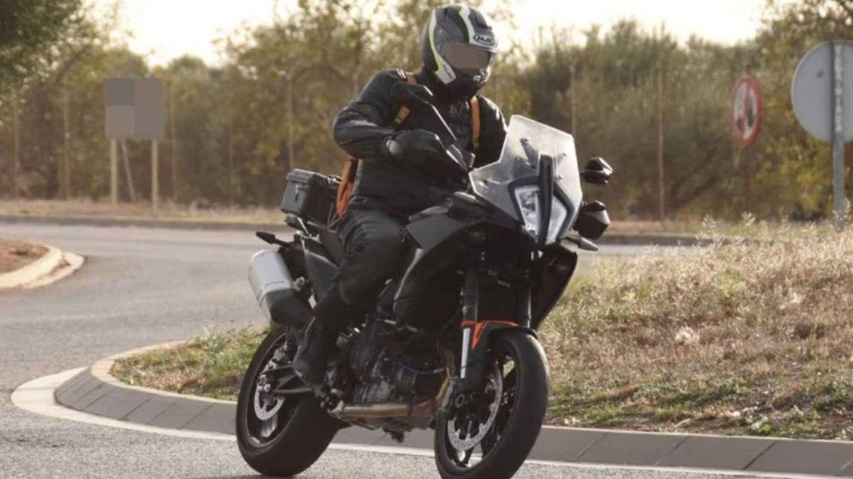 KTM 890 SMT ¿2024? La trail crossover con base Adventure