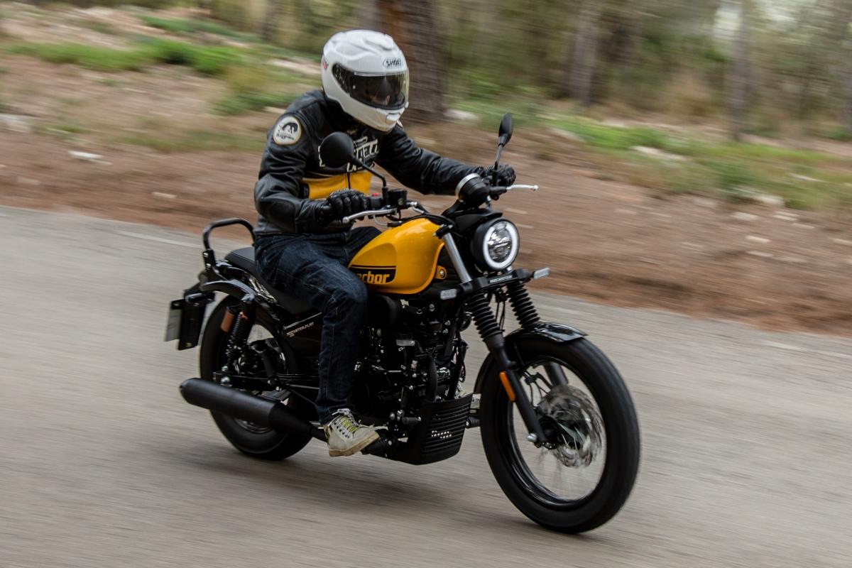 Prueba Macbor Rockster 125 y Rockster Flat: tu primera custom